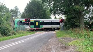 Malfunction  Crossing fails to deactivate at Roffey Level Crossing West Sussex [upl. by Alisan]