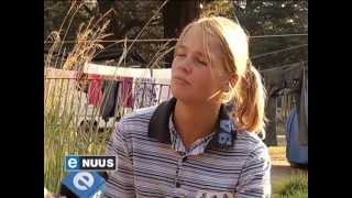 Jong atletiekster woon in plakkerskamp  Young athletics star lives in squatter camp [upl. by Urania]