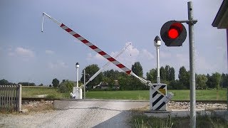 Spoorwegovergang Luzzara I  Railroad crossing  Passaggio a livello [upl. by Culley]