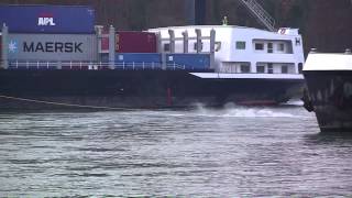 Gütermotorschiff auf dem Rhein festgefahren [upl. by Joaquin]