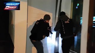 Policiais surpreendem ladrão de banco em casa de luxo [upl. by Vergne767]