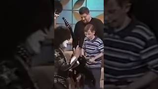 KISS sorprende a David Grover un pequeño fan de KISS que venció un agresivo cáncer [upl. by Nolrac]