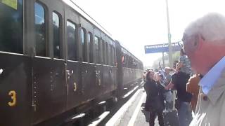 Arrivo in stazione del treno a vapore del 1915 [upl. by Leasa]