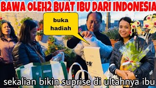 BAWA OLEH2 DARI INDONESIA UNTUK IBU DAN BIKIN SUPRISE DI HARI ULANG TAHUNNYA [upl. by Blus740]