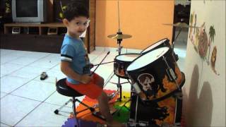 Bebê de 2 anos tocando bateria FILIPE 2° vídeo [upl. by Ylelhsa]