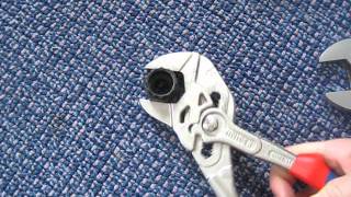 Knipex 86 05 25 Pliers Wrench Zangenschlüssel Review [upl. by Adnolor]