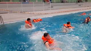 AQUAINONDATION exercice de nage avec gilet de sauvetage en piscine [upl. by Adnirb]