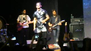 EMIS KILLA  SCORDARMI CHI ERO LIVE ALCATRAZ [upl. by Fernando]