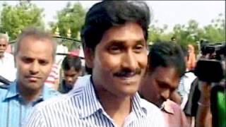 Ahead of his fast in Telangana stones pelted at Jagans convoy [upl. by Lawlor]