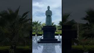 Maharaja birbikram kishor manikya bagadhur statue in Agartala airport [upl. by Ettenahc]