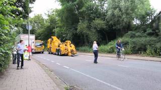 Vrachtwagen klemgereden onder viaduct in Heerlen [upl. by Gentry309]