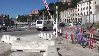 Passaggio a livello del molo sud in HD  Ancona  Level Crossing  planovergang  道口 [upl. by Dranyer]