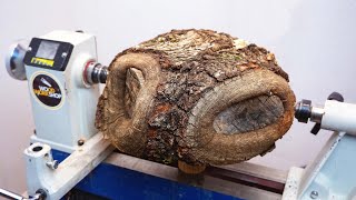 Woodturning a Big Oak Log Simple and Beautiful [upl. by Lesab422]