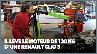 Il lève le moteur de 130 kg d’une Renault Clio 3 [upl. by Enilraep]