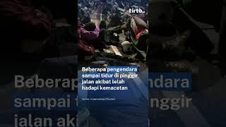 Jalur Puncak Macet Pengendara Sampai Tidur di Jalan [upl. by Aeret942]