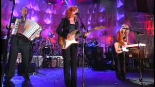 Bonnie Raitt performs quotThing Called Lovequot Rock and Roll Hall of Fame Inductions 2000 [upl. by Solana]