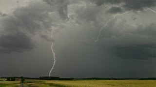 Coups de foudre et précipitations intenses Série  Orages particuliers [upl. by Eisenberg]