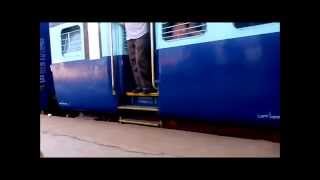 PUNE JUNCTION Chaiwala chat Mumbai  Hyderabad Express departureIndian Railways [upl. by Patt]