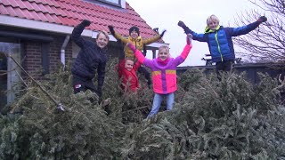 Lars Bor en Dex uit Tuitjenhorn verzamelden 244 kerstbomen [upl. by Nyral407]