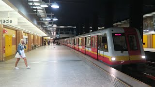 Warszawa  Nocny przejazd metrem Alstom Metropolis 98B  M1 CentrumMłociny ♫Rozłączenie składu♫ [upl. by Mahalia]