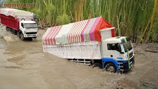 MELEWATI SUNGAI BANJIR MOBIL TRUK TRINTON TRIBAL SUPER PANJANG DAN LEBAR [upl. by Dorsey]