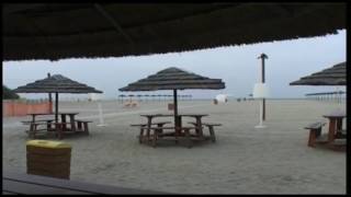 RAVENNA La spiaggia aperta tutto lanno  VIDEO [upl. by Lander]