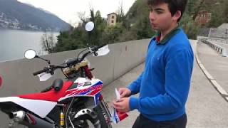 COME METTERE DELLE NUOVE GRAFICHE SU UNA MOTO  Tutorial  Reaction di Willy [upl. by Nessej]