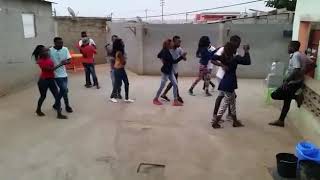 Kizomba no quintal da tia Guida  Angola Santos Aurio kizomba semba [upl. by Mellie371]