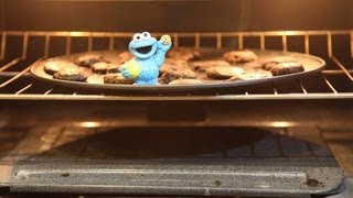 DIY Tutorial Cookie Monster Bakes Cookies Sesame Street [upl. by Annaoj]