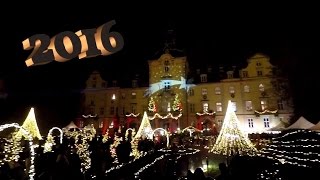 Weihnachtszauber Schloss Bückeburg 2016  Ausschnitt der Lichtergala auf dem Schlossplatz [upl. by Mikihisa76]