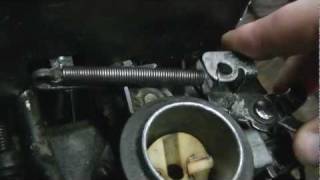 How a Briggs and Stratton Push Mower engine governorthrottle linkage is set up and how it works [upl. by Ynamreg]