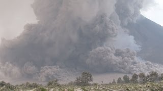 Extreme Pyroclastic Flows At Sinabung Volcano Indonesia 21st Jan 2014 火砕流 [upl. by Gnen]