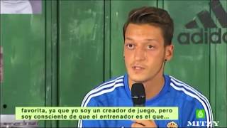 Mesut Özil le manda un mensaje a Carlos Ancelotti [upl. by Ahter]