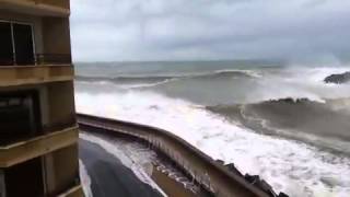 Big waves Olas gigantes en San Sebastian Krixton olatuak Donostian [upl. by Oderfliw89]