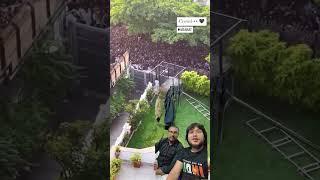 😍 Shahrukh 🥰 Khan 🥰 meet 😨 fans in front of Mannat 😱 shahrukhkahn ssrk kingkhan srk pathan [upl. by Maxine658]