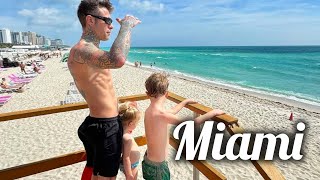 Fedez arriva in spiaggia a Miami con Vittoria e Leone [upl. by Attalanta283]