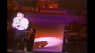 Neil Diamond  quotRed Red Winequot Live 08161992 Madison Square Garden NYC [upl. by Gnouc790]