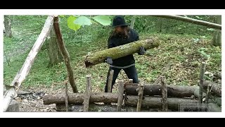 Budowa szałasu dla wędrowca Bushcraft [upl. by Askwith169]