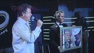 Pitingo recibe el disco de Oro por los 40 Principales [upl. by Netsrejk219]