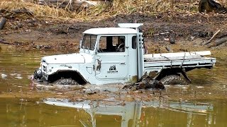 RC Extreme Pictures  RC OFF Road Truck Mudding 4x4 – Axial Toyota FJ45 VS Jeep Wrangler Rubicon [upl. by Schram]