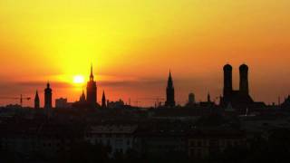 Münchner Dom Teilgeläut a°  d¹  e¹ [upl. by Nirroc]