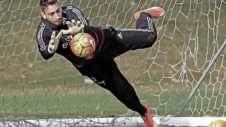 Gigio Donnarumma fenomeno in allenamento incredibile AC Milan [upl. by Dnob745]