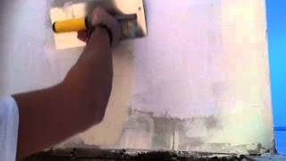 Appliquer un enduit de lissage  Lisser un mur  Astuce bricolage [upl. by Oaoj27]