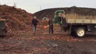 Fast way to unload leaves from open trailer l 120816 Season [upl. by Ylebmik129]