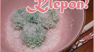 Klepon  Zoete Indonesische snack  video tutorial [upl. by Norrabal]