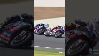 Gardner gave it all against Toprak ⚔️  2024 AustralianWorldSBK 🇦🇺 [upl. by Aicilanna]