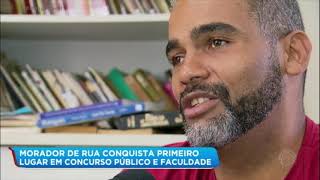 Morador de rua conquista primeiro lugar em concurso público [upl. by Fuller211]