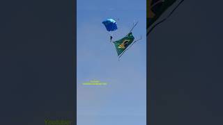 SALTO LIVRE DE GRANDES ALTITUDES COM A BANDEIRA DO EXÉRCITO E DO BRASIL 🦅 [upl. by Hut]