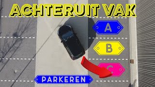 ACHTERUIT INPARKEREN IN EEN VAK [upl. by Ennahteb]