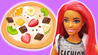 ¡Los muñecos Barbie y Ken hacen una pizza La Cocina de Barbie y Ken Vídeos para niñas [upl. by Kubetz606]